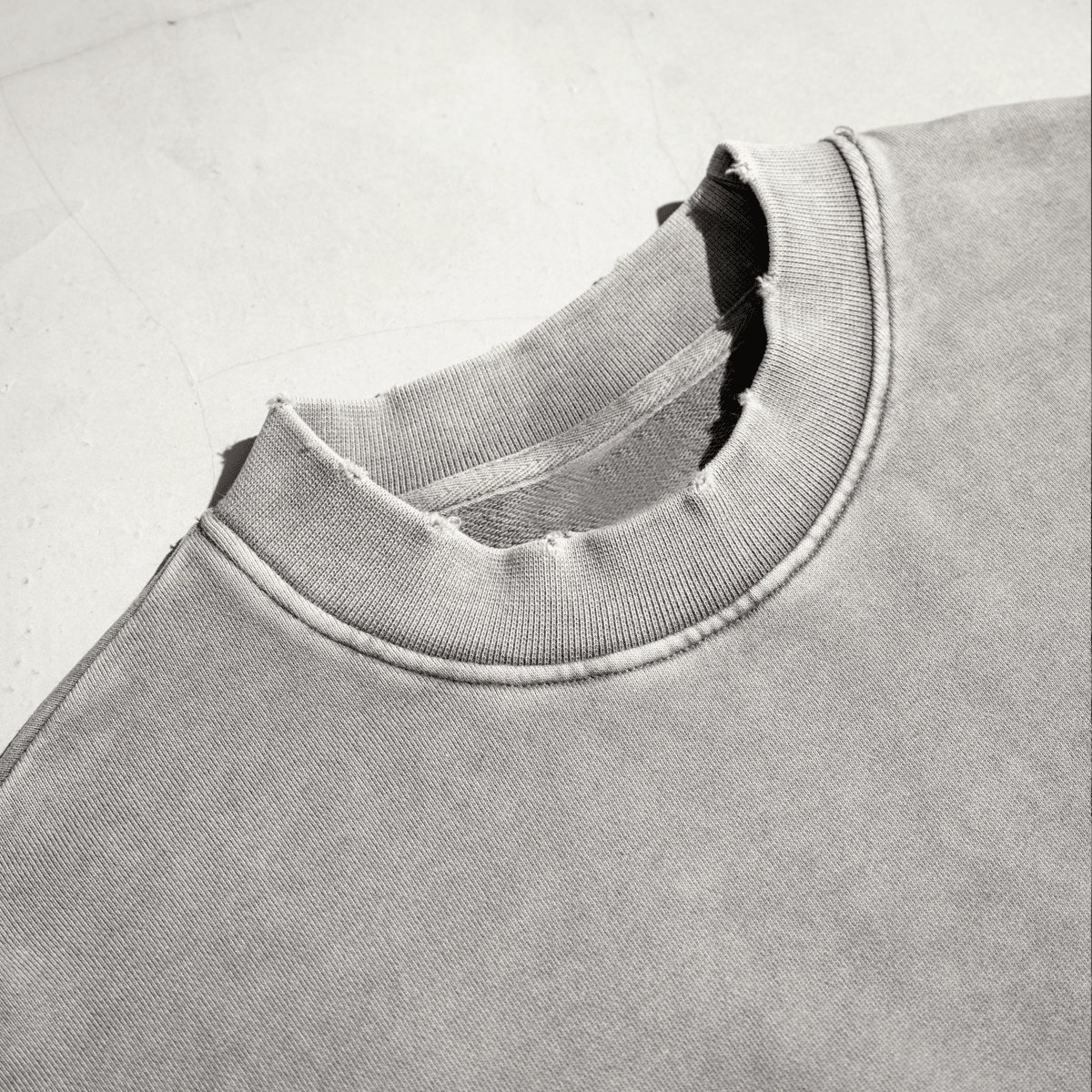 Washed Raw-Edge Cropped Crew Neck Sweatshirt