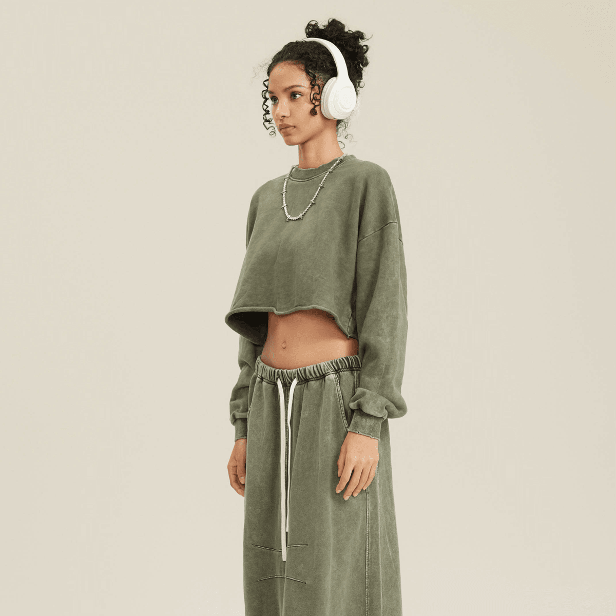 Washed Raw-Edge Cropped Crew Neck Sweatshirt