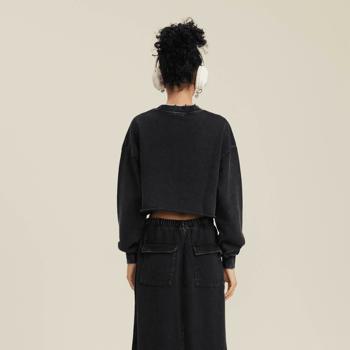 Washed Raw-Edge Cropped Crew Neck Sweatshirt